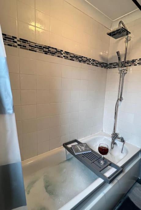 Lovely, Two Bedroom Apartment Central Location London Luaran gambar