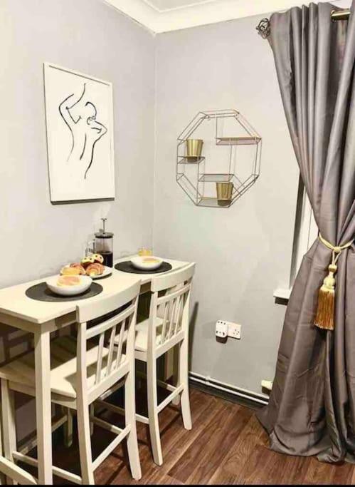 Lovely, Two Bedroom Apartment Central Location London Luaran gambar